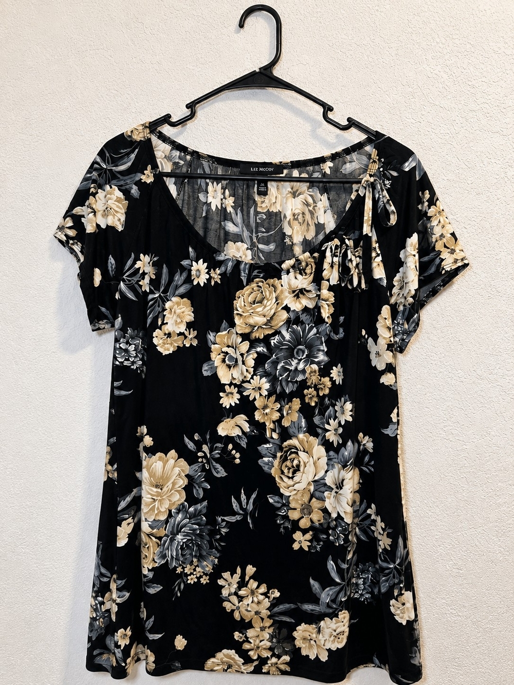 Liz Claiborne Black Floral Scoop Neck Short Sleeve Top